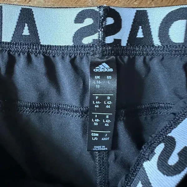 Adidas lightweight black L sporty athletic workout shorts - Image 2