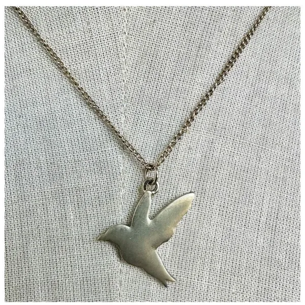 Flying bird pendant necklace Gold - Image 2