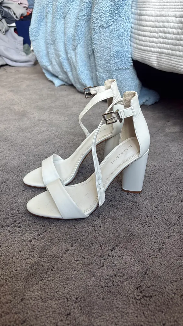 Gianni Bini White Heels - Image 3
