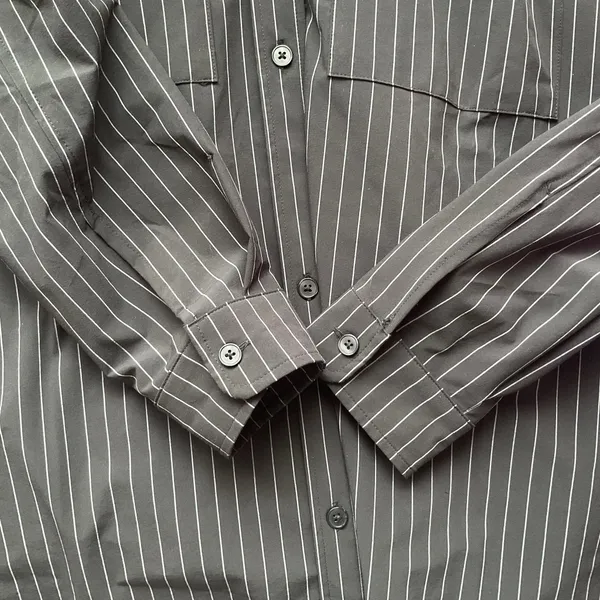 Alo Yoga Pinstripe Daylight Button Down Long Sleeve Black/Titanium M - Image 4