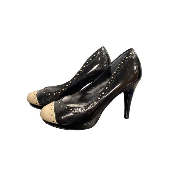 White House Black Market Women's Black Patent Shoes Size 6 SKU 1874 - Image 2