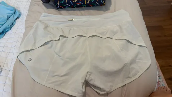 Lululemon Speed Up Shorts 4" Yellow Neon - Image 4