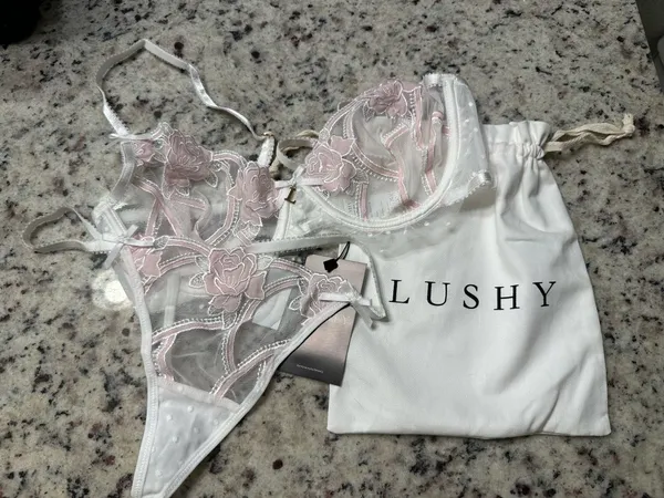 Lushy Lingerie Set White Size M - Image 3