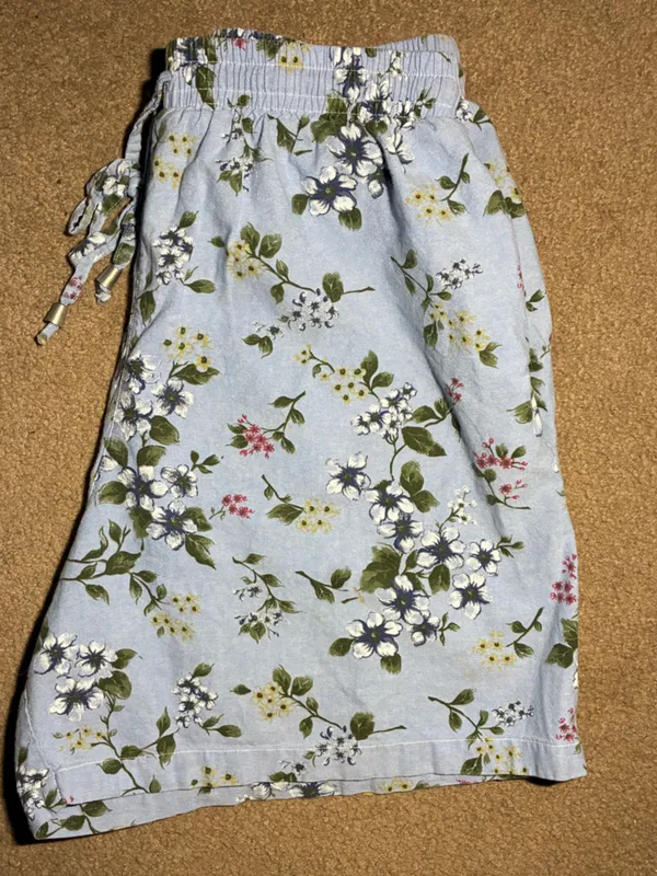 Vintage Women’s Light Blue Floral Drawstring With Metal Aglets Bermudas Shorts - Image 4