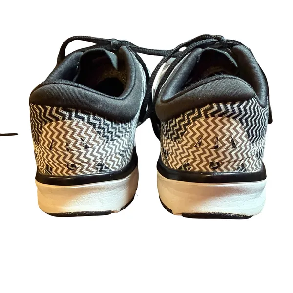 New Balance 811v2 Womens 8.5 D Black White Chevron Training Shoes WX811AG2 - Image 2