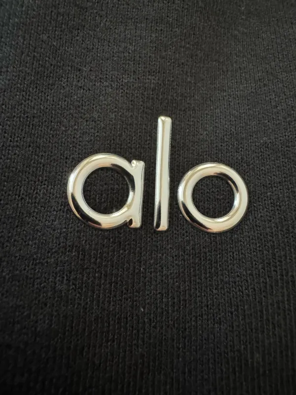 Alo yoga 1/4 sweatshirt large  - Image 5