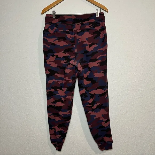 Lululemon Scuba High-Rise Jogger Heritage 365 Camo Smoky Red Night Sea Multi - Image 4