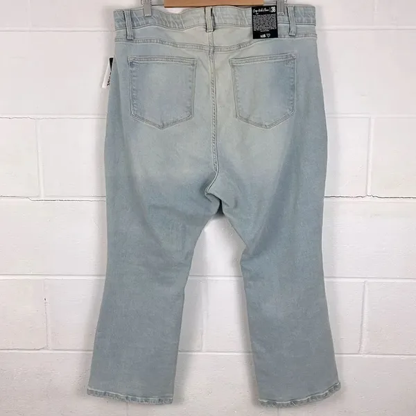 LuLaRoe women’s crop kick flare light wash jean - Image 4