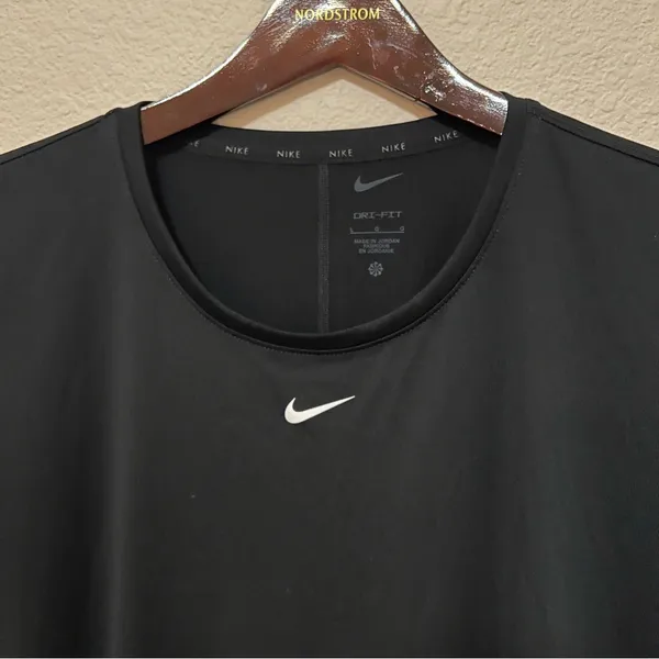 Nike front swoosh logo Tshirt, Dry-Fit, black, size L - Image 3