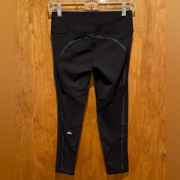 Alo Cropped Leggings - Image 2