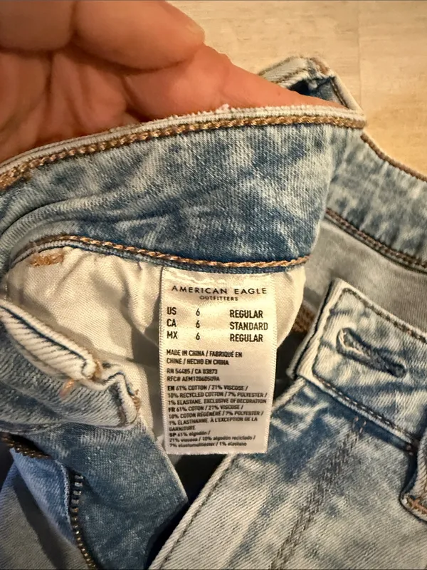 American Eagle Light Blue Distressed Women’s Jeans - Image 3