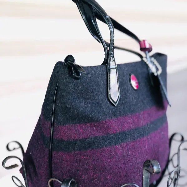 🎉Coach wool stripped bow tote purse 🎉🎉 - Image 4