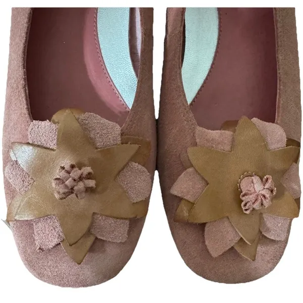 Connie Pink /brown Suede leather Women Flat 5.5M unique flower Made‎ In Brazil - Image 3