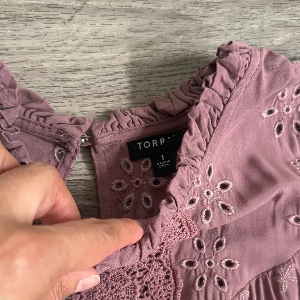 Torrid Dusty Rose Embroidered Blouse Boho Top with Ruffle Sleeves - Image 7