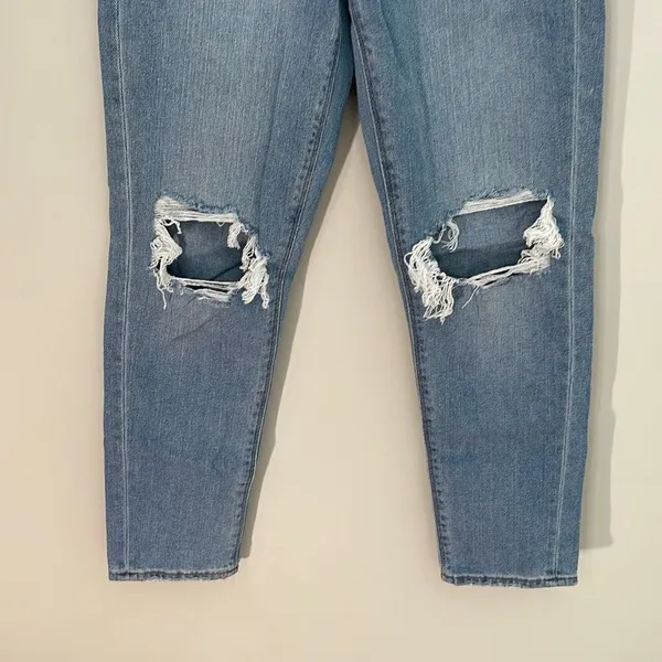 American Eagle Womens Mom Straight‎ Jeans Distressed Light Wash Blue Size 2 Reg - Image 3
