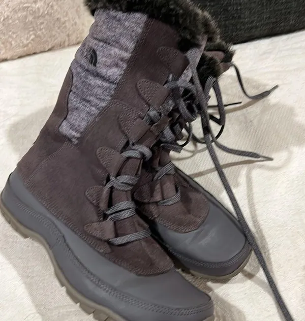 The North Face Women's Nuptse Purna Boot Size 8 Waterproof Faux Fur Gray Suede - Image 3