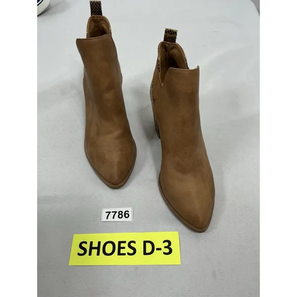 Womans Excellent Slip On Ankle Booties Size 6 Tan Block Heel Pointed Toe - Image 2