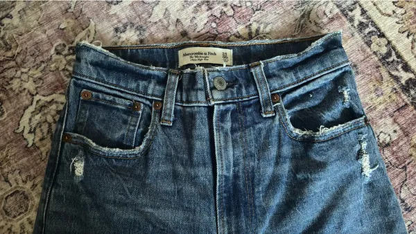 Abercrombie Ultra High-Rise 90s Straight Jeans Dark Wash Ripped - Image 2