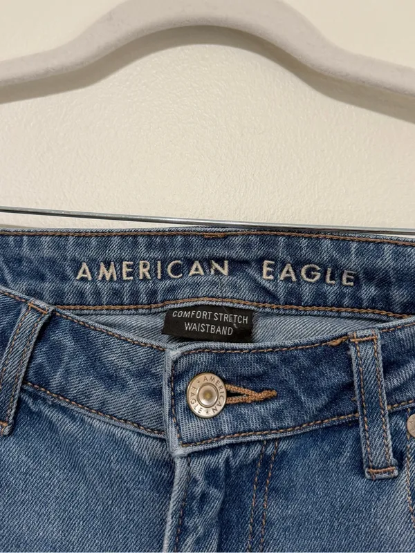 AE Mom Jean Size 8 long Distressed - Image 3