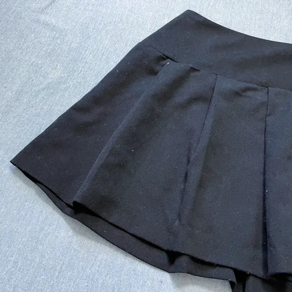 H&M Divided Pleated Mini Skirt Size 2 in Black - Image 2