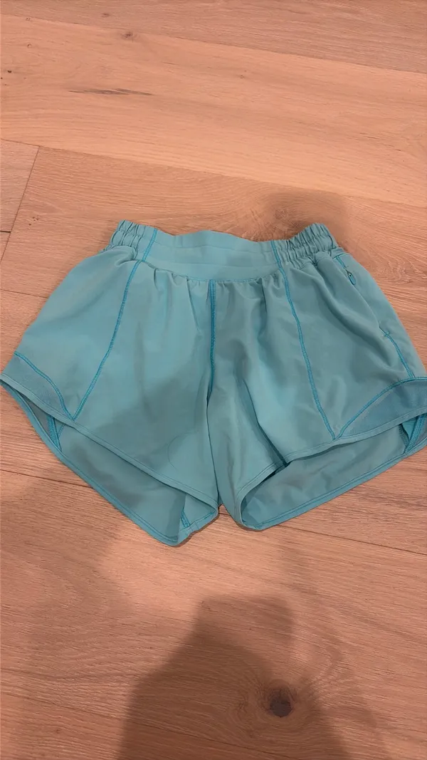 Low-Rise Lululemon Hotty Hot 4" - Image 2