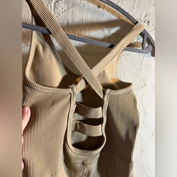 Free People Camel color tank bodysuit, ribbed, EUC size small, athleisure, yoga - Image 5