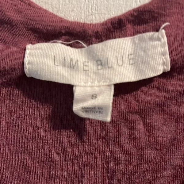 Women's Sleeveless Top in‎ Burgundy - Image 2
