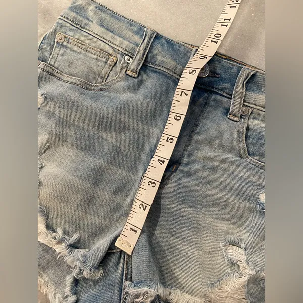 American Eagle Size 4 Next Level Stretch White Lace Pockets Cut Off Jean Shirts - Image 6