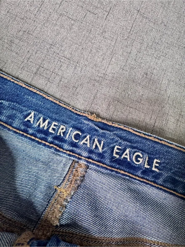 American Eagle 90s Boyfriend Jeans Size 4 Short - Image 11