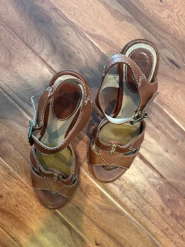 Frye Sofia Stitch Block Heel Buckle Sandal Size 6.5 - Image 4