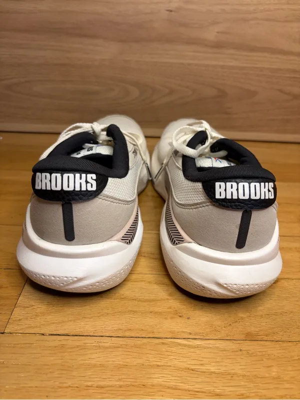 Brooks Adrenaline GTS 24 Women's Sneakers - Size 8.5 - Image 4