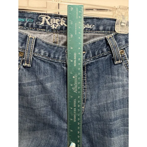 Wrangler Rock 47 Med Wash Boyfriend Fit‎ Jeans Mid Rise Size 33x33 Distressed - Image 3
