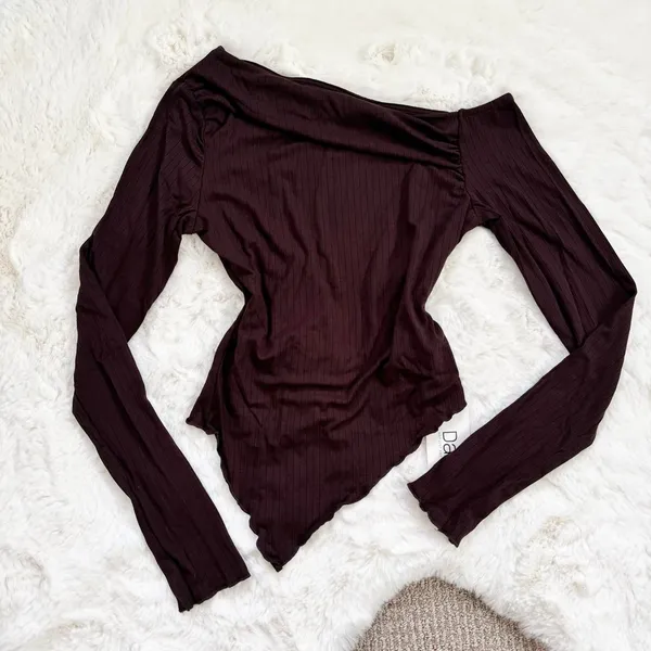 Dazy Brown asymmetrical hem ribbed long sleeve top - Image 2