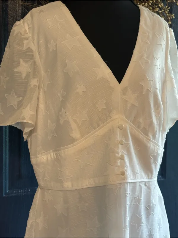 Nicole Miller Women's V-Neck Flutter Sleeve Star Print Ivory Sz. 16 NWT - Image 3