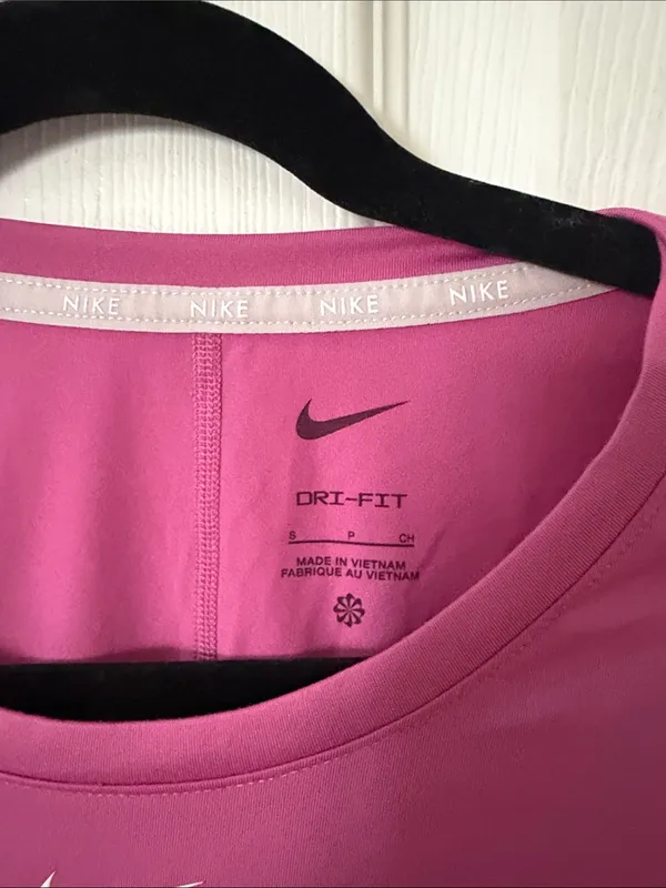 Nike Women's Dri-FIT Pink Cropped Athletic Tee small Orangetheory branded - Image 2