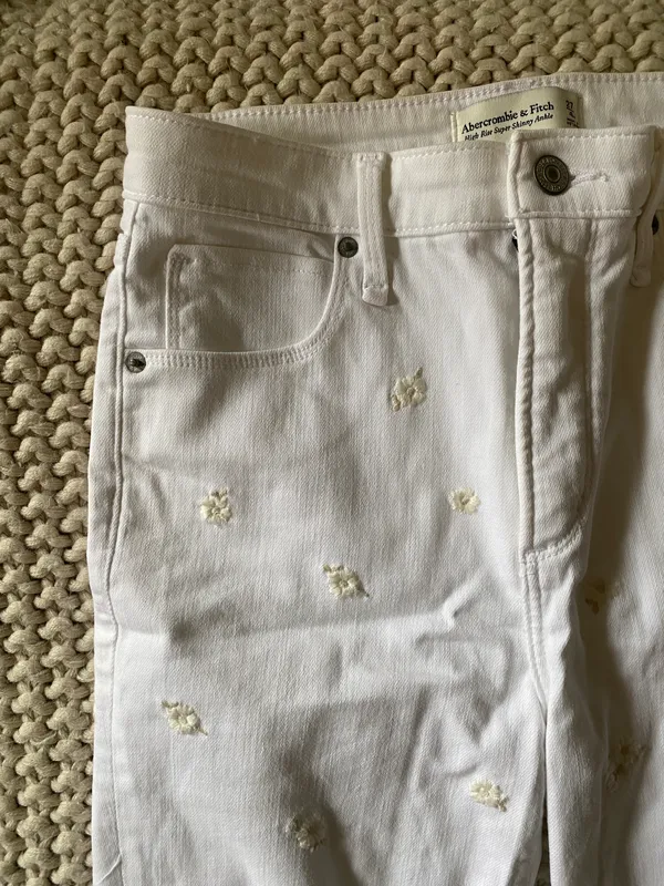 Abercrombie White Jeans - Image 3
