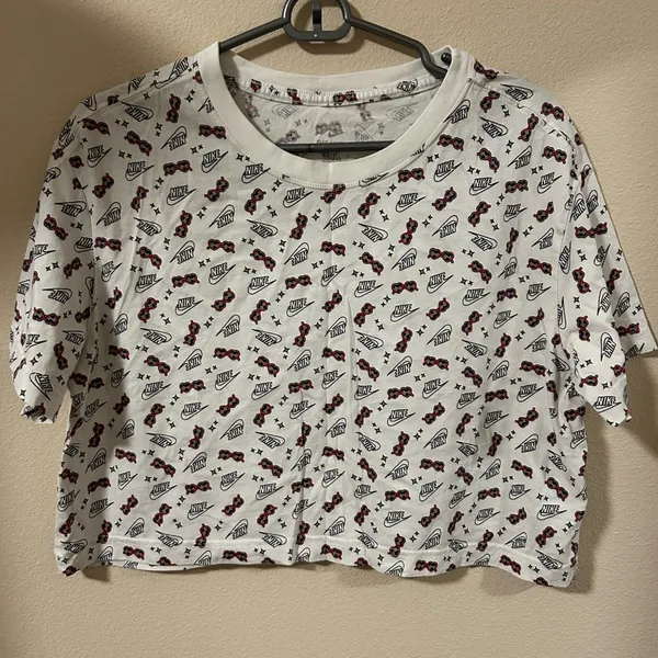 Nike White and Red Graphic Crop Tee - Image 3