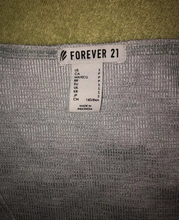 Forever 21 V Neck - Image 3