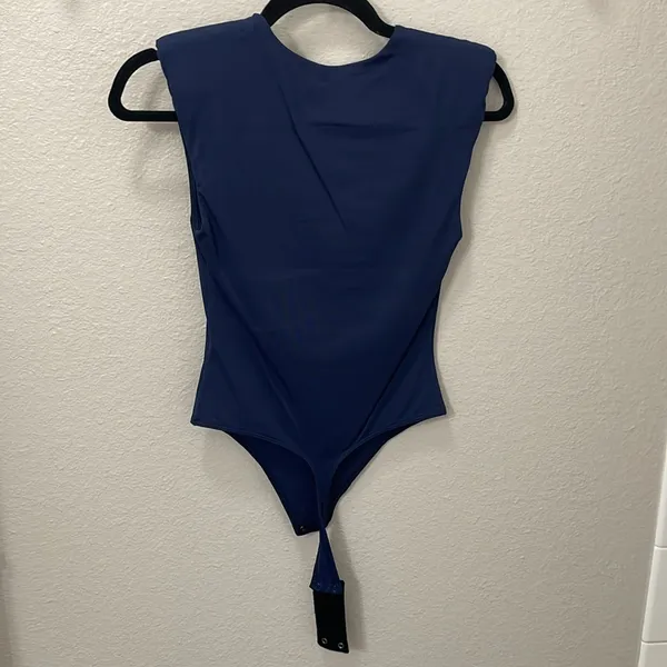 Aritzia Women's Navy Blue Padded-Shoulder Bodysuit - Image 5