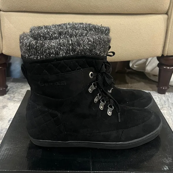 Ladies Guess Boots with Box - Image 2