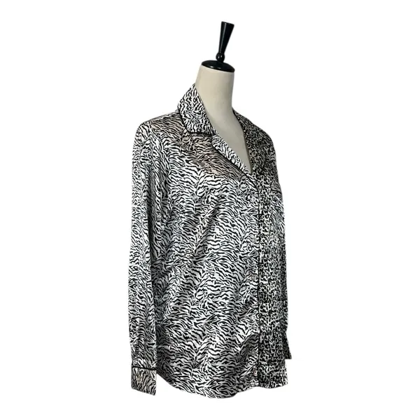 BB Dakota New Satin PJ Set Button Top Shorts Animal Print Women’s Size Medium - Image 3