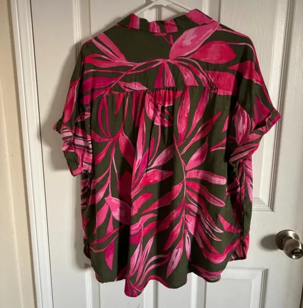 Time and Tru Olive Button-Front Shirt with Hot Pink Leaf Print - Image 2