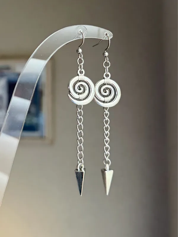Handmade swirl/spiral & spike chain dangle earrings🌀💚⭐️ - Image 3