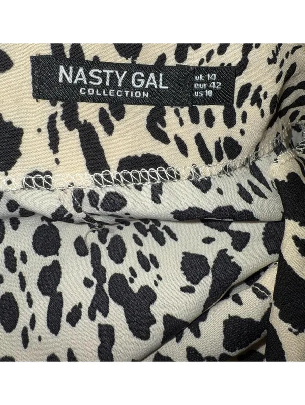Nasty Gal size 10 leopard midi skirt with slit - Image 5