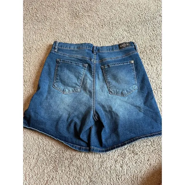 Nanette Lepore Women's Boyfriend Denim Shorts Size 8 Blue High-Rise 5" EUC - Image 2