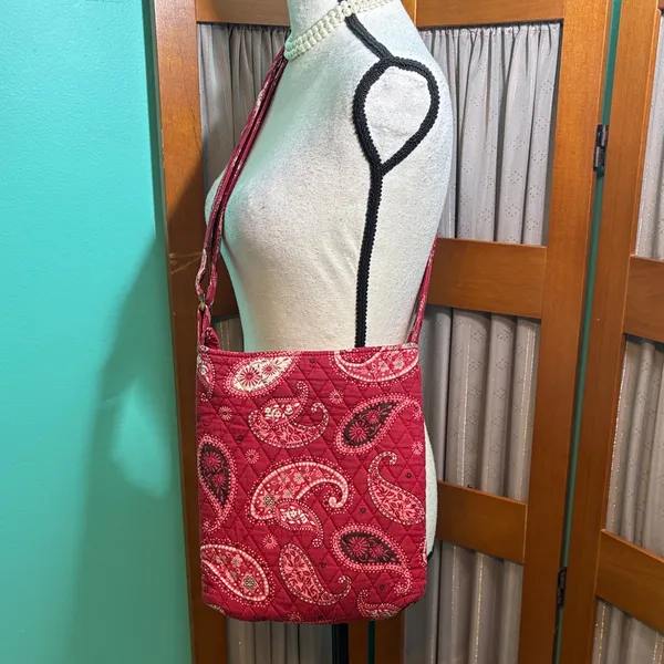 Vera Bradley Red Paisley Crossbody Bag - Image 7