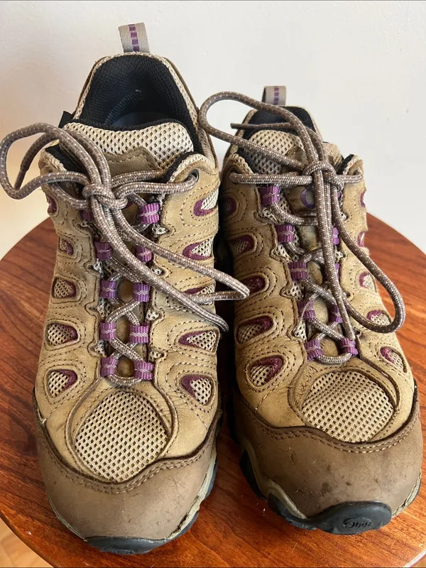Oboz Women’s Athletic Trail Shoes in Tan and Purple size 7 - Image 4