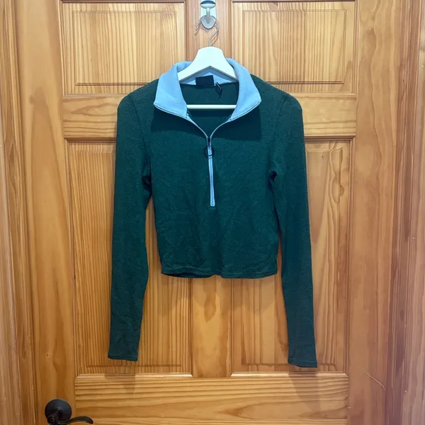 Urban Outfitters Out From Under Size Medium Green and Blue Collared Crop Top. - Image 2