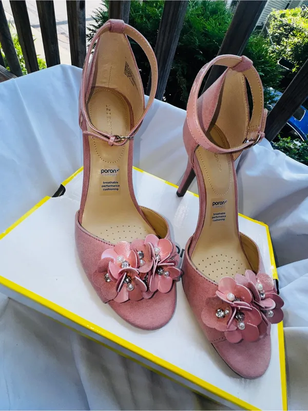 Liz Claiborne Pink Floral Block Heel Sandals 9.5 - Image 2
