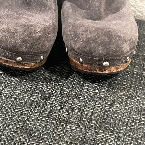 UGG Kaylee Grey Suede Mule Slip On Wooden Clogs Stud Heels Women’s Size 8 - Image 4